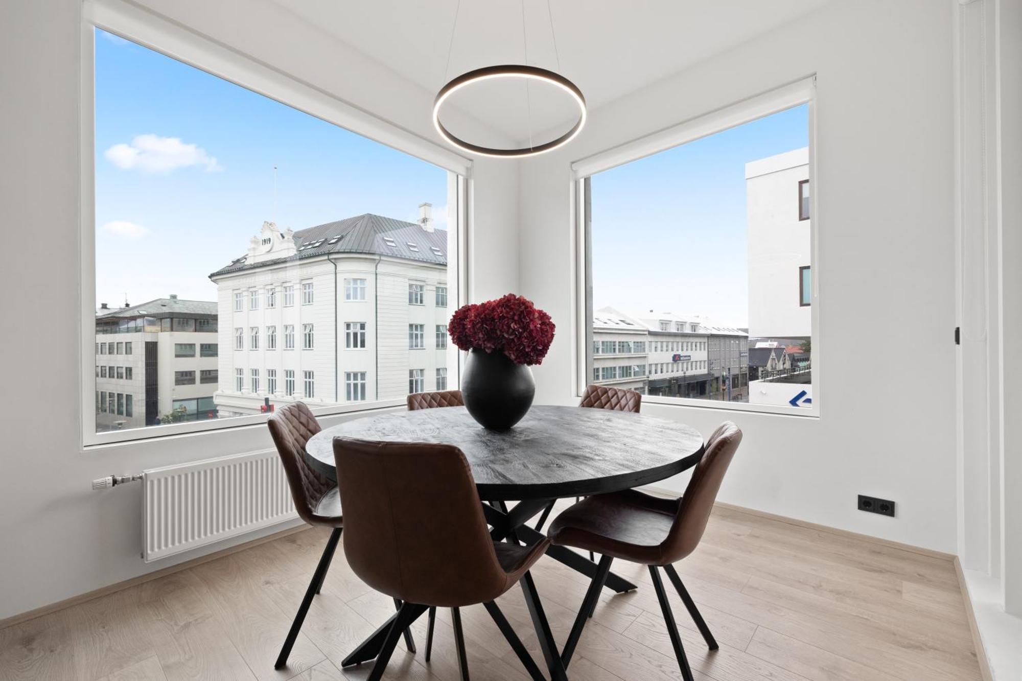 Modern Apartment - Free Parking Reykjavík Buitenkant foto